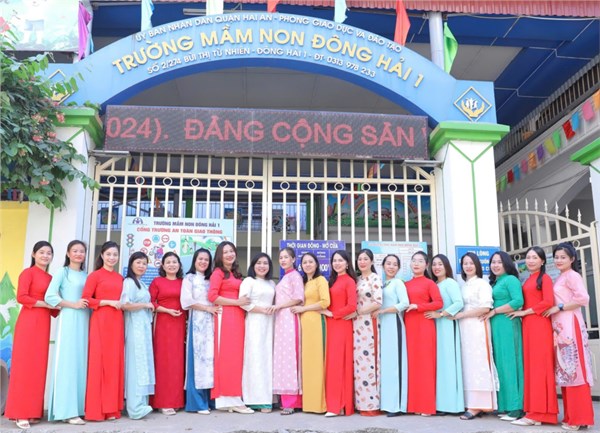 Hưởng ứng tuần lễ áo dài năm học 24-25